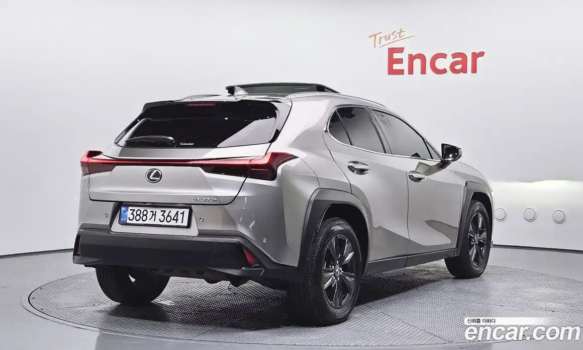 Lexus UX 2025 2.0 Автомат в Москве № 168098, фото 1