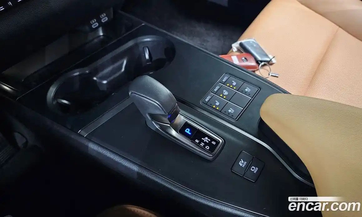 Lexus UX 2025 2.0 Автомат в Москве № 168098, фото 16