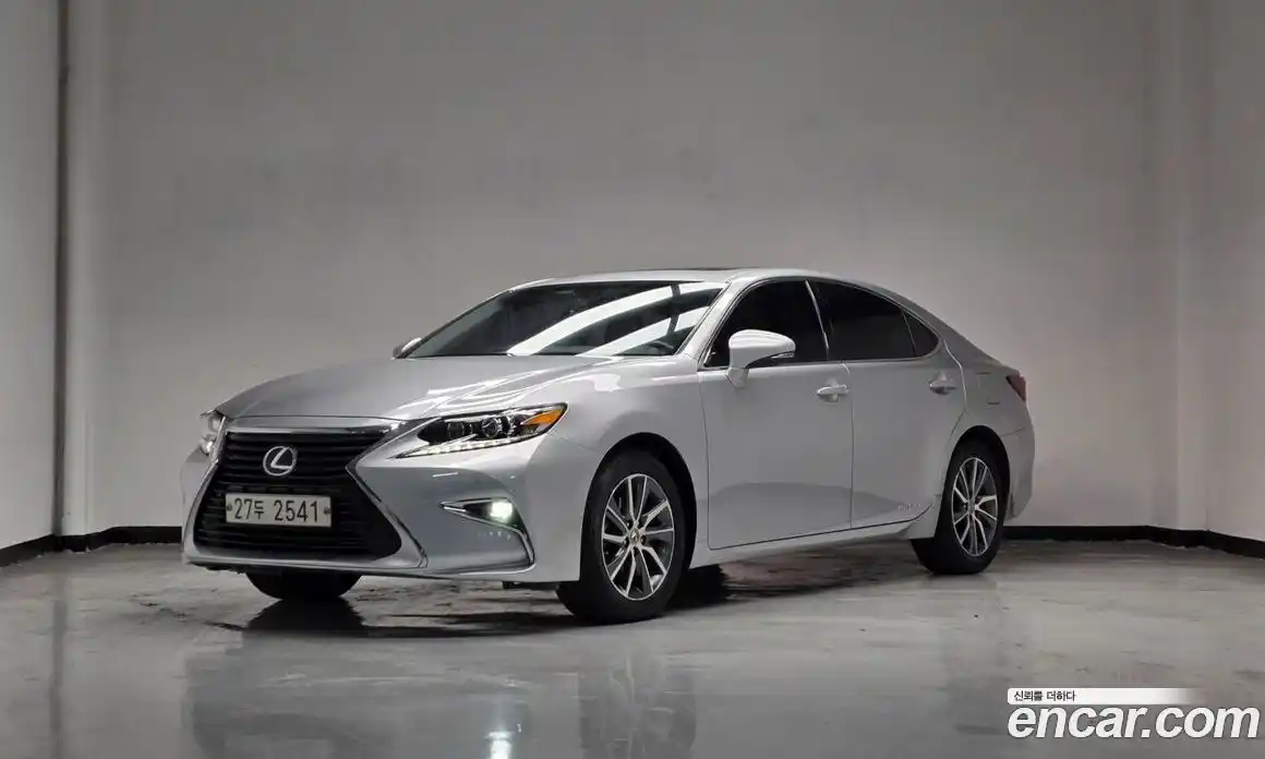 Lexus ES 2018 2.5 Автомат в Москве № 168336, фото 1