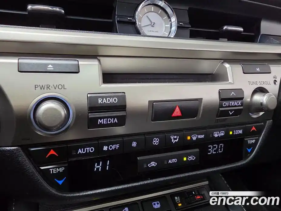 Lexus ES 2018 2.5 Автомат в Москве № 168336, фото 15