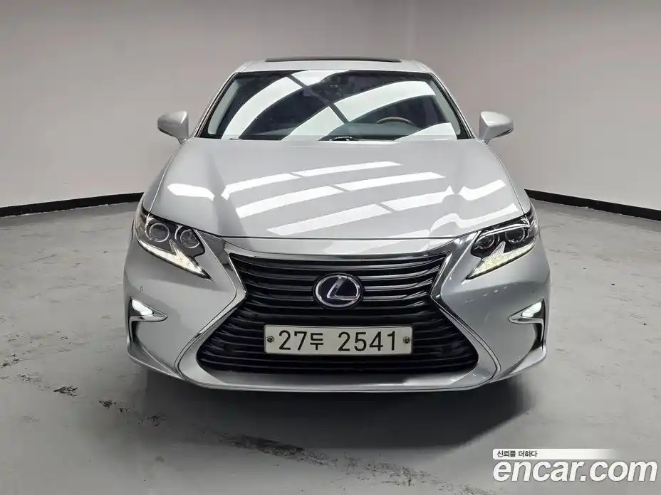 Lexus ES 2018 2.5 Автомат в Москве № 168336, фото 3