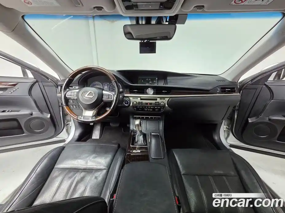 Lexus ES 2018 2.5 Автомат в Москве № 168336, фото 6