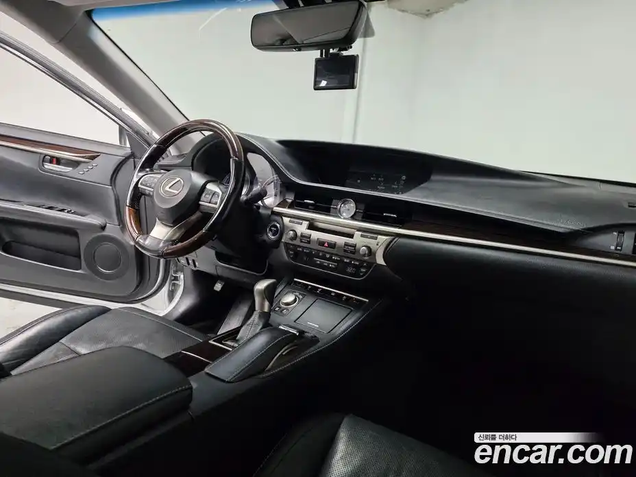 Lexus ES 2018 2.5 Автомат в Москве № 168336, фото 7