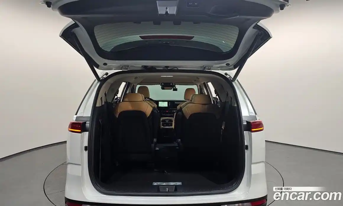 Kia Canival 2023 3.5 Автомат в Москве № 17465, фото 20