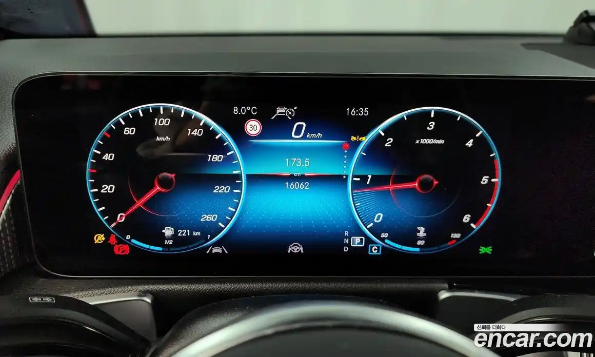 Mercedes-Benz GLB-Class 2022 1.9 Автомат в Москве № 174925, фото 16