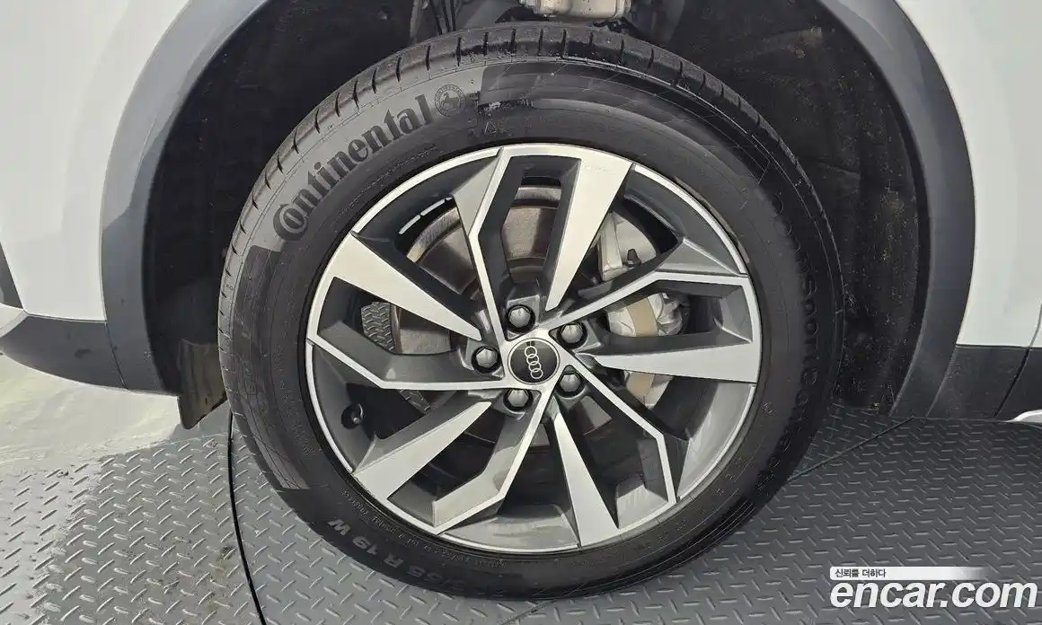 Audi Q5 2023 2.0 Автомат в Москве № 177114, фото 5