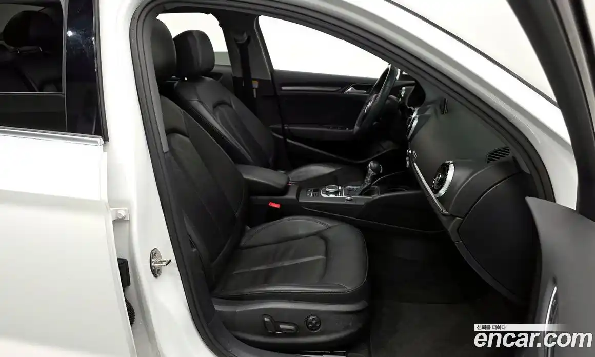 Audi A3 2018 2.0 Автомат в Москве № 196686, фото 14