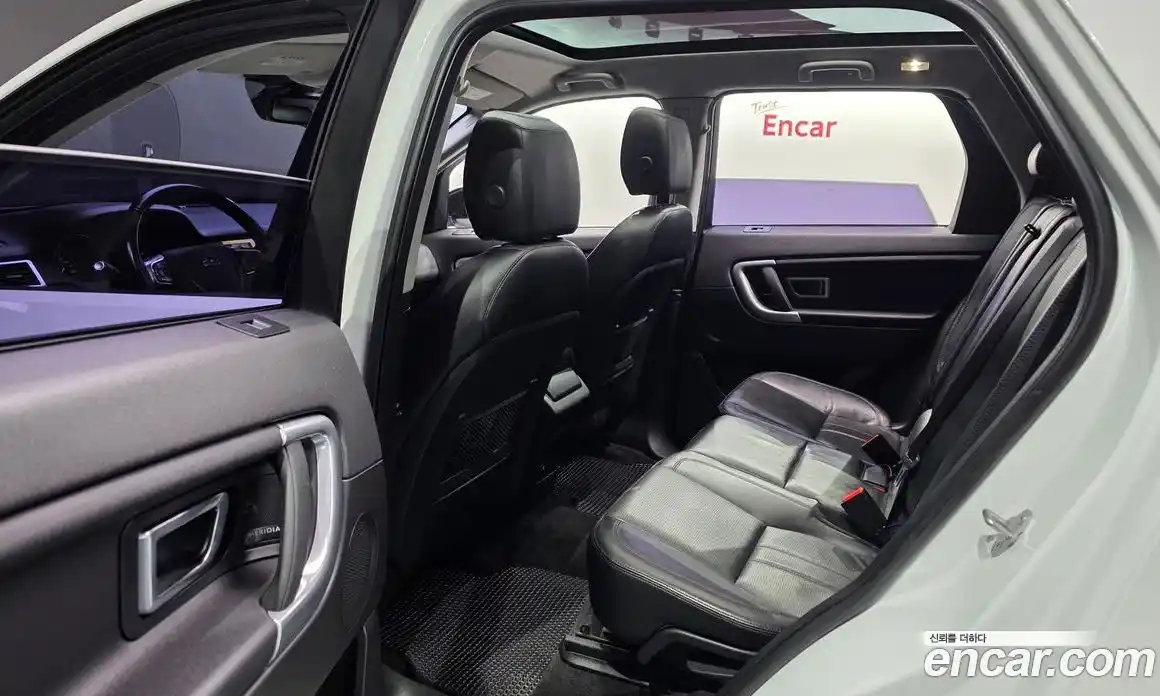 Land Rover Discovery Sport 2017 2.0 Автомат в Москве № 198231, фото 11