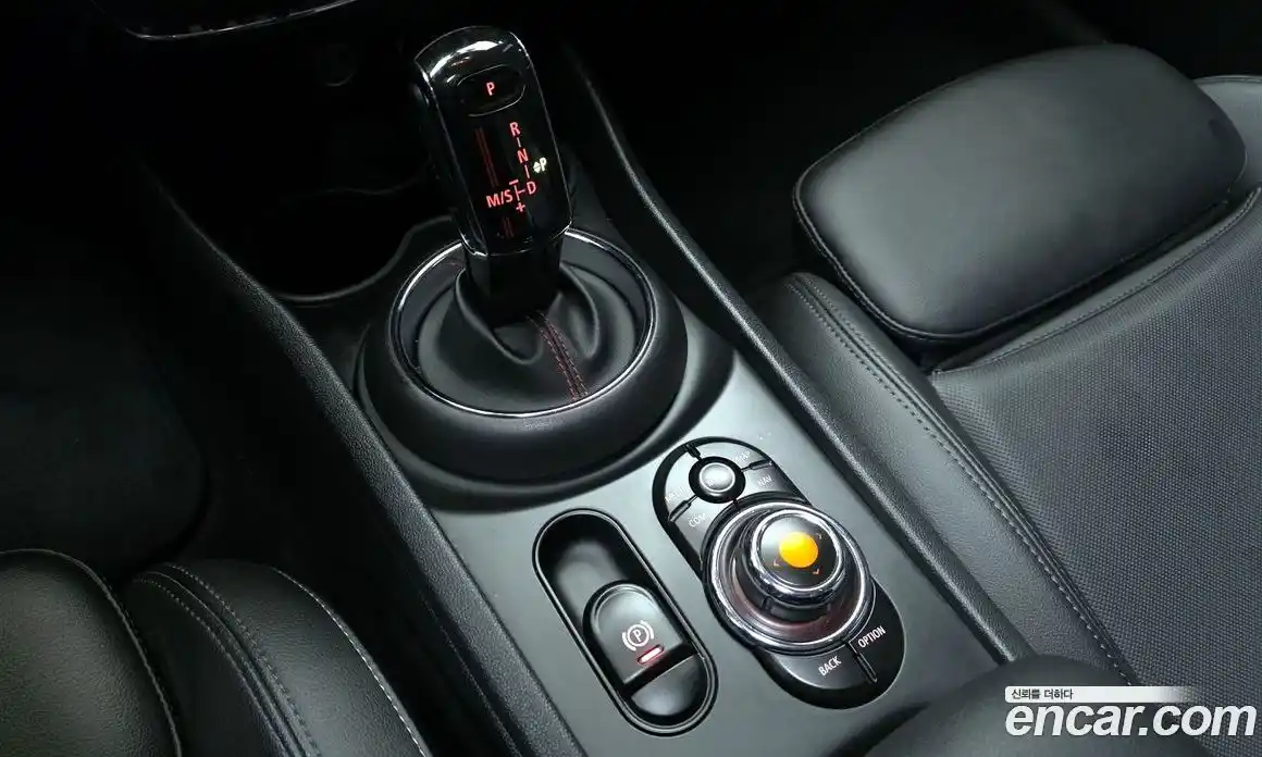 Mini Clubman 2020 2.0 Автомат в Москве № 198402, фото 13