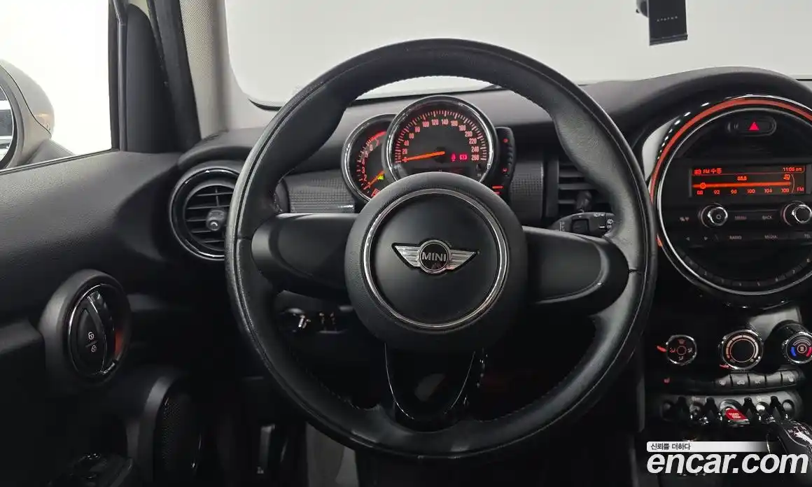 Mini Cooper 2015 1.5 Автомат в Москве № 198433, фото 13