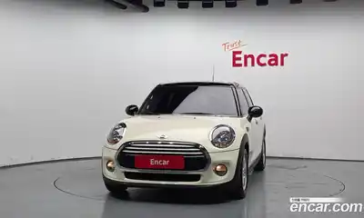 Mini Cooper 2015 1.5 Автомат в Москве № 198433, миниатюра 3
