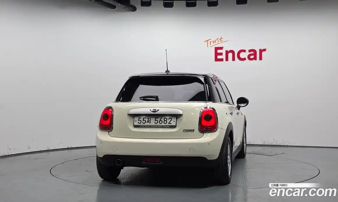 Mini Cooper 2015 1.5 Автомат в Москве № 198433, фото 4