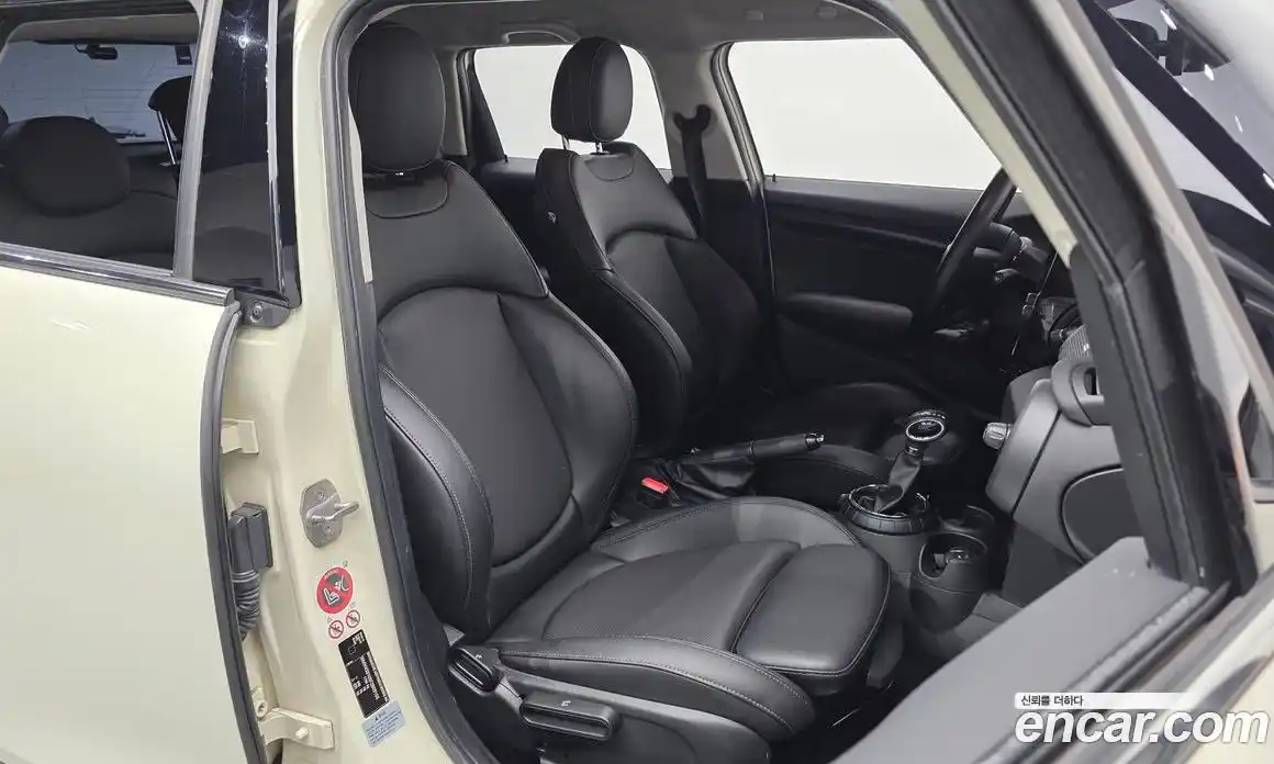 Mini Cooper 2015 1.5 Автомат в Москве № 198433, фото 10