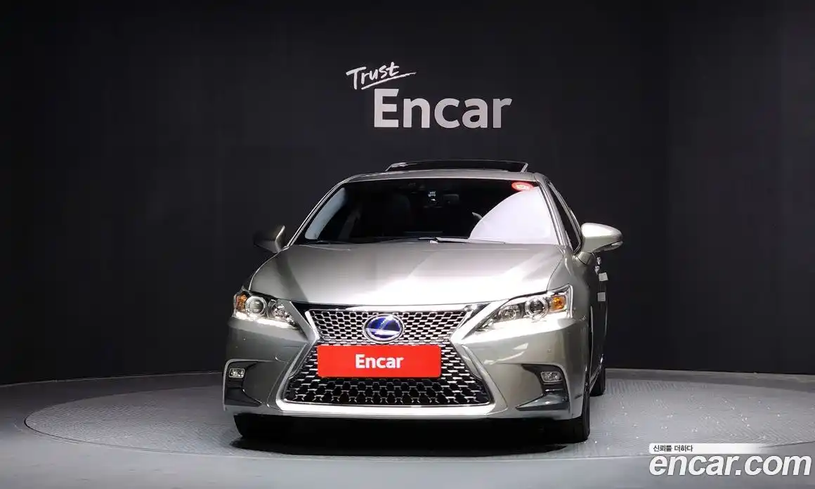 Lexus CT200h 2018 1.8 Автомат в Москве № 198792, фото 3