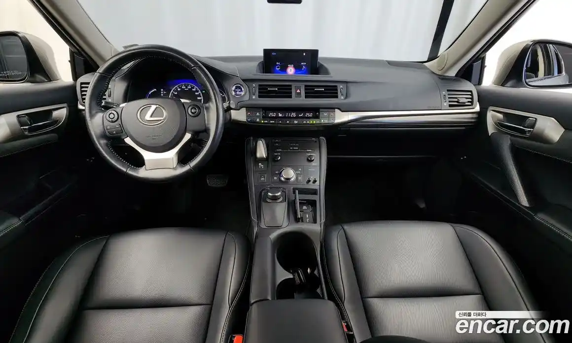 Lexus CT200h 2018 1.8 Автомат в Москве № 198792, фото 7