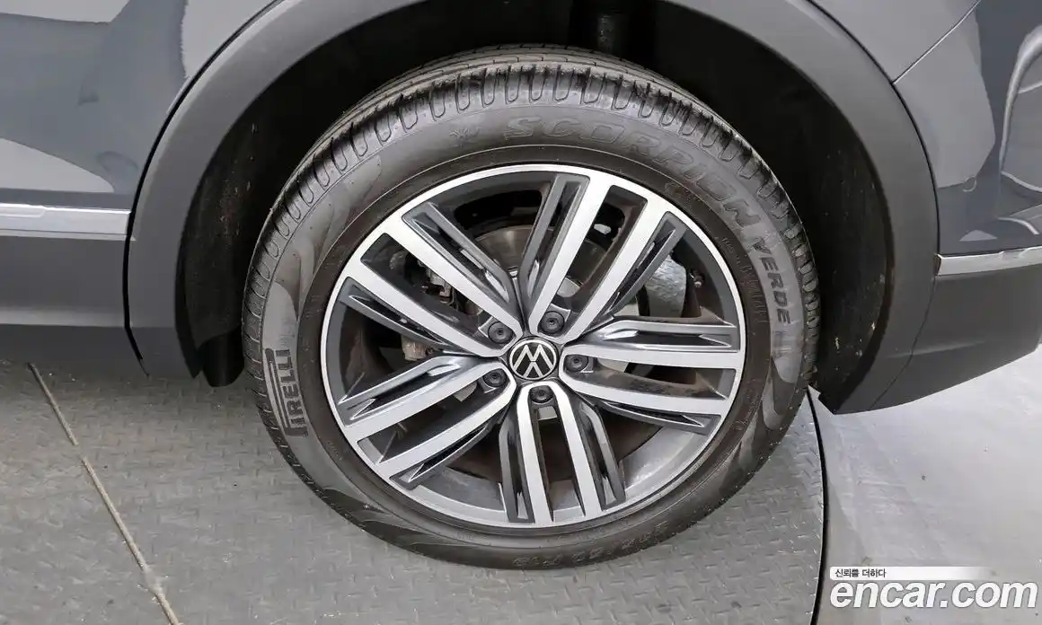 Volkswagen Tiguan 2023 2.0 Автомат в Москве № 198931, фото 16