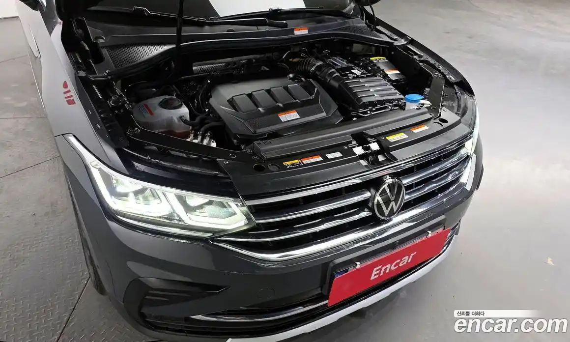 Volkswagen Tiguan 2023 2.0 Автомат в Москве № 198931, фото 19