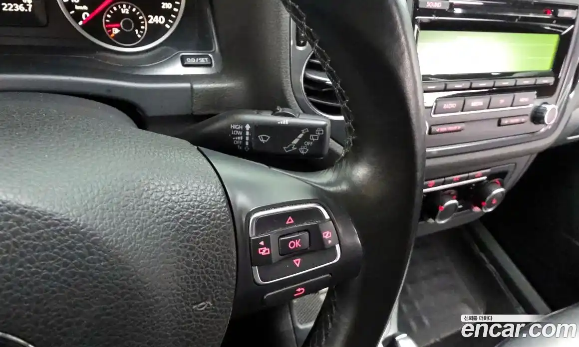 Volkswagen Tiguan 2015 2.0 Автомат в Москве № 199247, фото 11