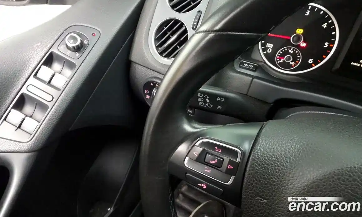 Volkswagen Tiguan 2015 2.0 Автомат в Москве № 199247, фото 13