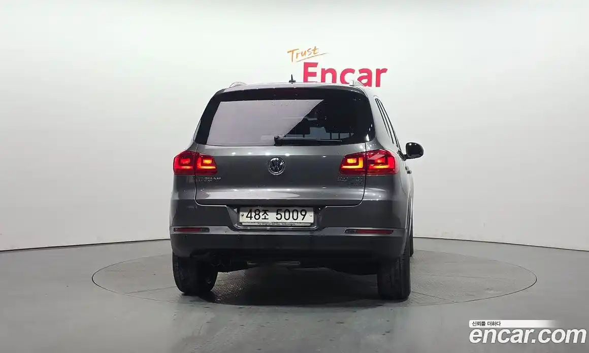 Volkswagen Tiguan 2015 2.0 Автомат в Москве № 199247, фото 14