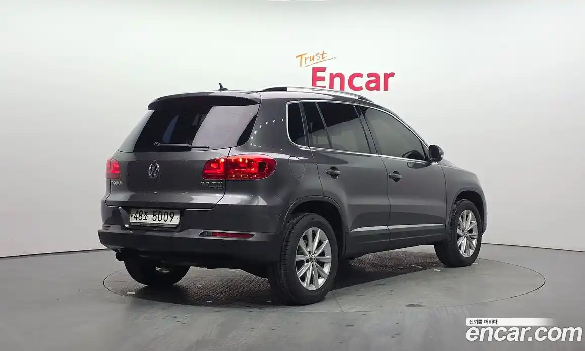Volkswagen Tiguan 2015 2.0 Автомат в Москве № 199247, фото 7