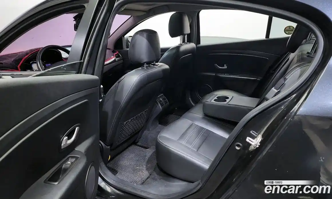 Renault SM3 2015 1.6 Автомат в Москве № 208950, фото 12