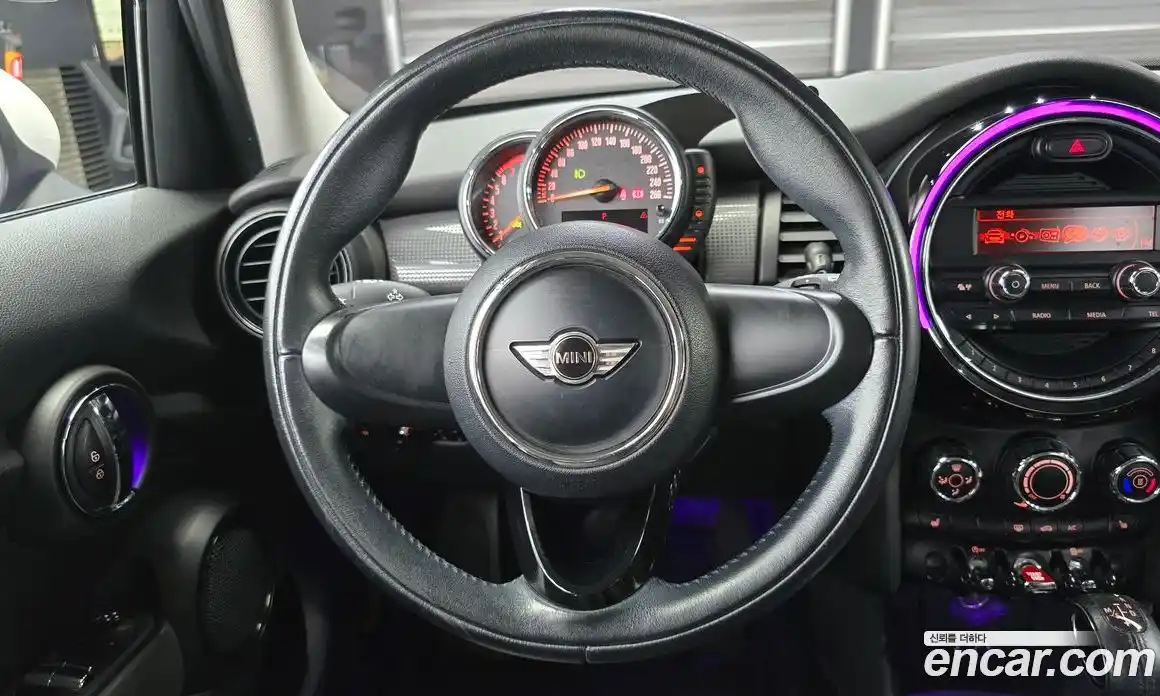 Mini Cooper 2015 1.5 Автомат в Москве № 211190, фото 19