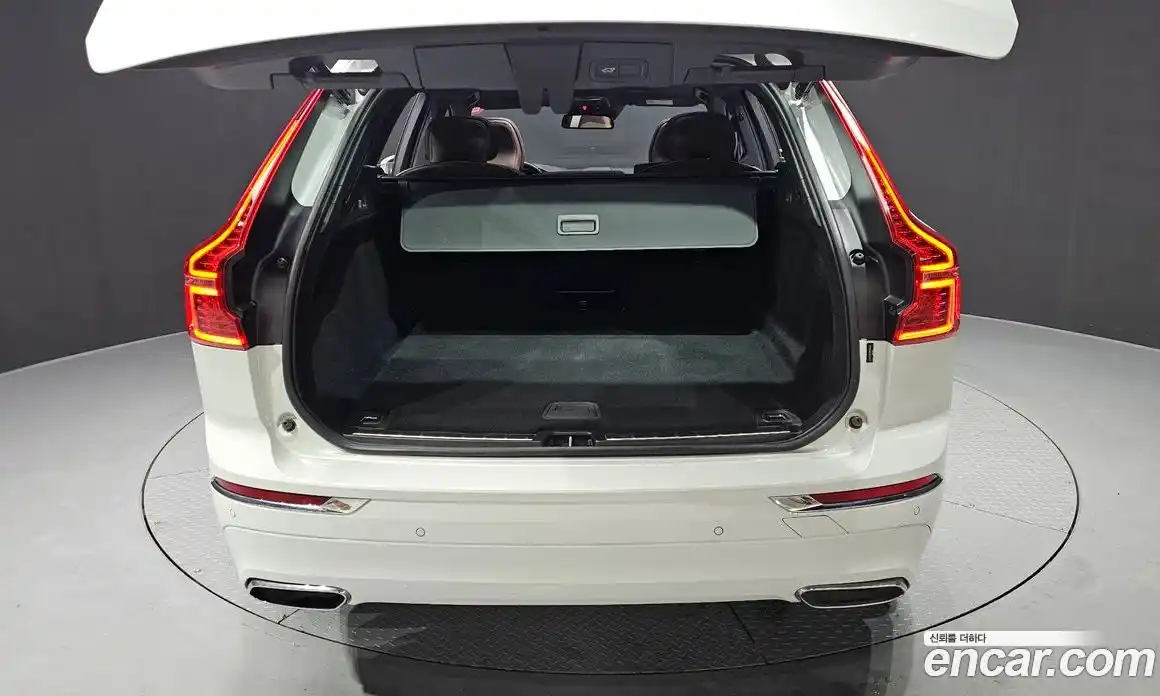 Volvo XC60 2021 2.0 Автомат в Москве № 211980, фото 16