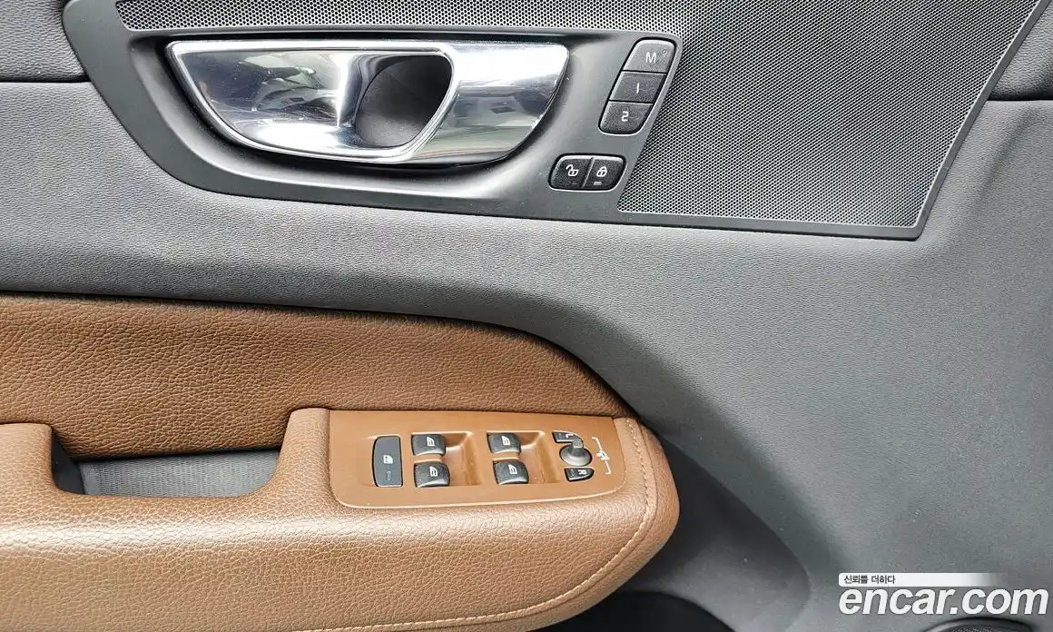 Volvo XC60 2021 2.0 Автомат в Москве № 211980, фото 3