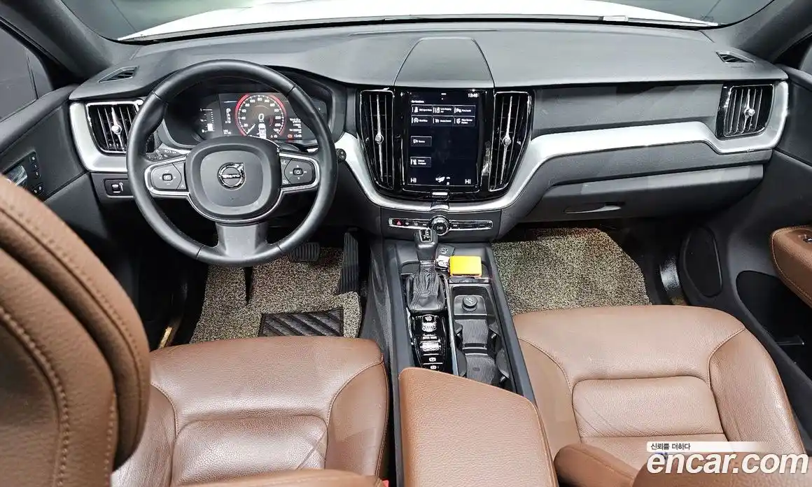 Volvo XC60 2021 2.0 Автомат в Москве № 211980, фото 10