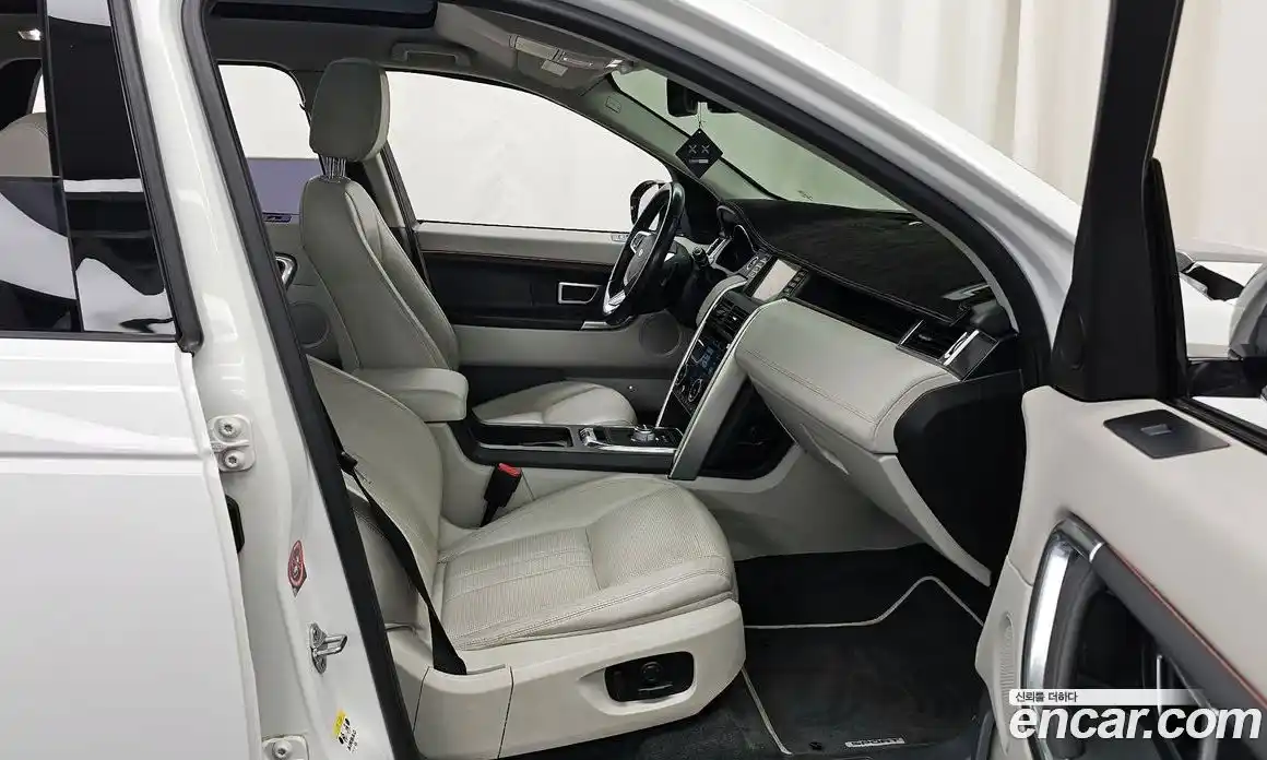 Land Rover Discovery Sport 2016 2.0 Автомат в Москве № 213764, фото 15