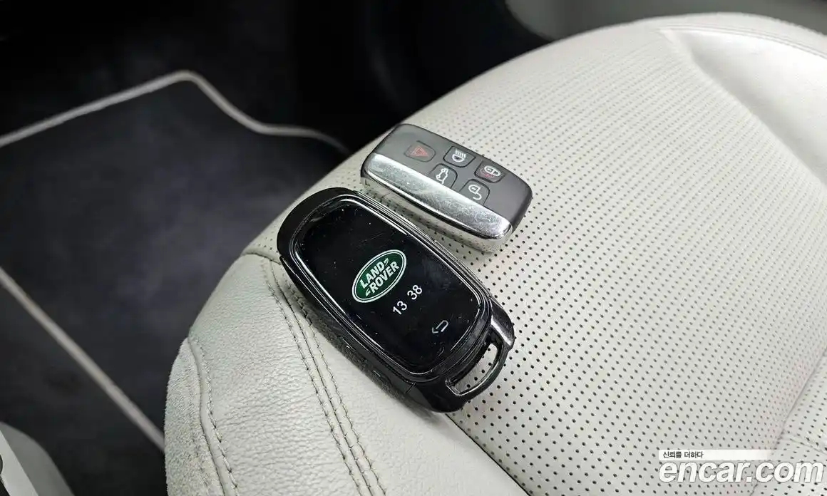 Land Rover Discovery Sport 2016 2.0 Автомат в Москве № 213764, фото 16