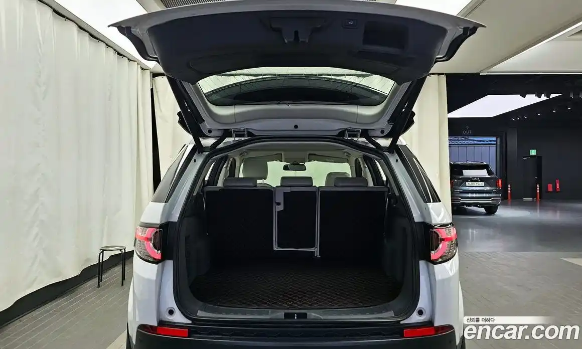 Land Rover Discovery Sport 2016 2.0 Автомат в Москве № 213764, фото 20