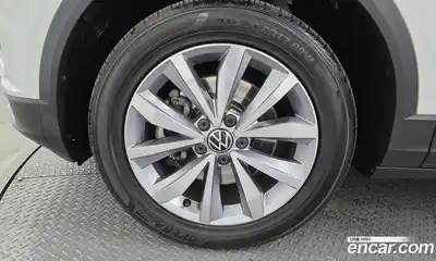 Volkswagen T-Roc 2022 2.0 Автомат в Москве № 215035, миниатюра 4