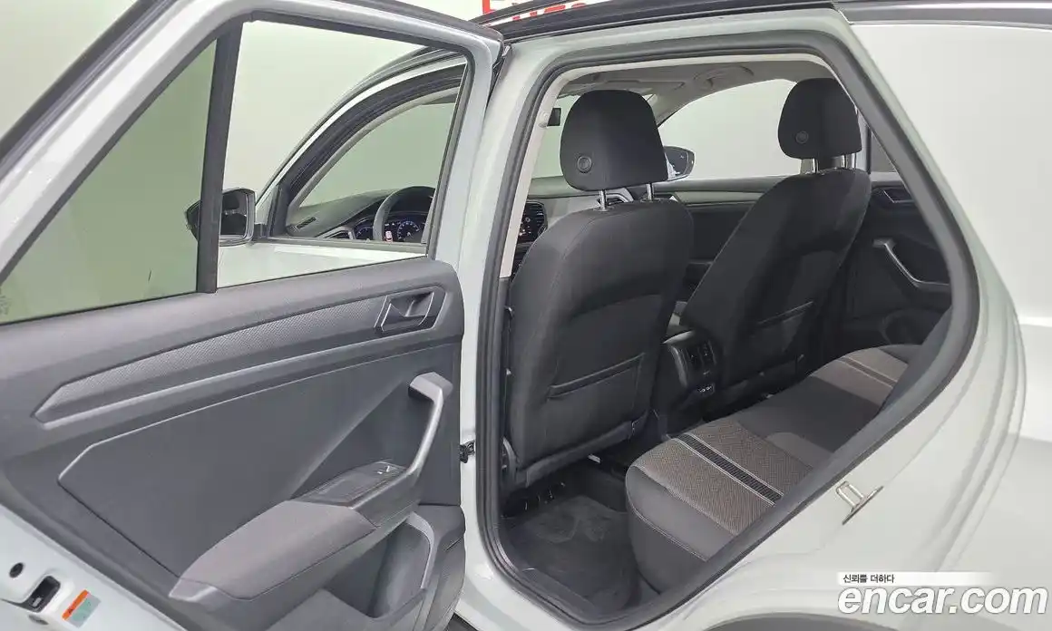 Volkswagen T-Roc 2022 2.0 Автомат в Москве № 215035, фото 6