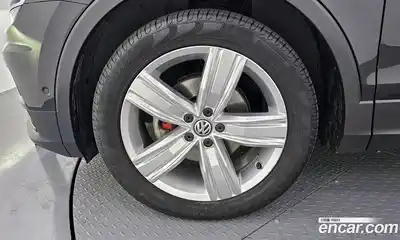 Volkswagen Tiguan 2020 2.0 Автомат в Москве № 215184, миниатюра 2