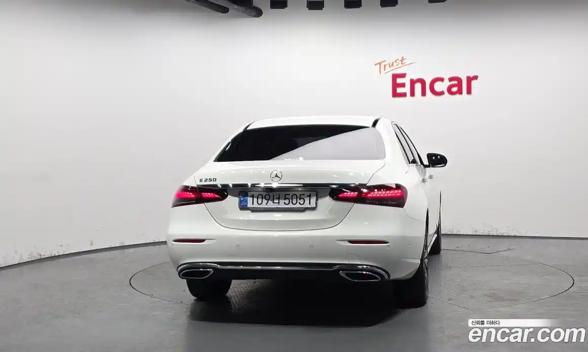 Mercedes-Benz E-Class 2021 2.0 Автомат в Москве № 224534, фото 4