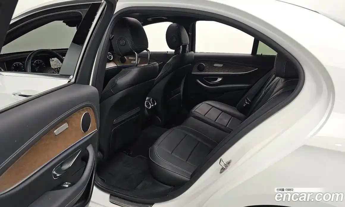 Mercedes-Benz E-Class 2022 2.0 Автомат в Москве № 224794, фото 15