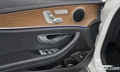 Mercedes-Benz E-Class 2022 2.0 Автомат в Москве № 224794, миниатюра 10