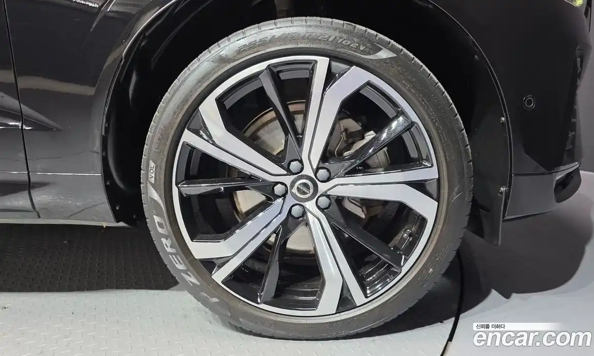 Volvo XC60 2022 2.0 Автомат в Москве № 230367, фото 5