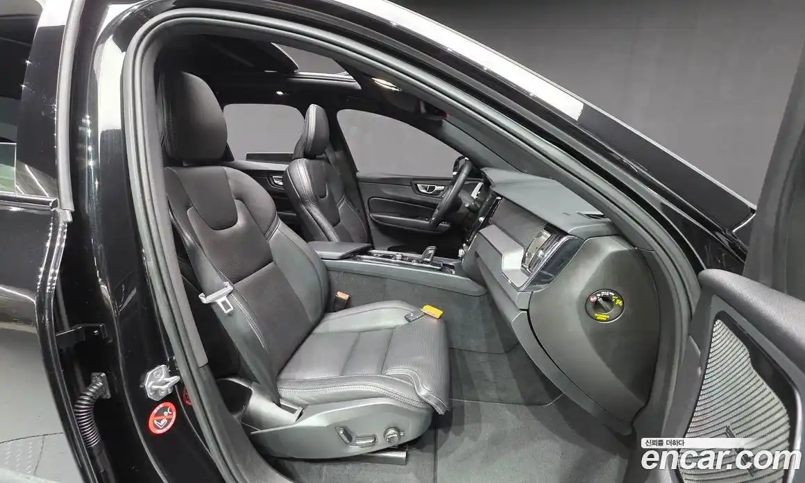 Volvo XC60 2022 2.0 Автомат в Москве № 230367, фото 10