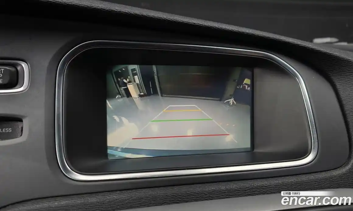 Volvo V40 2014 1.6 Автомат в Москве № 230682, фото 17