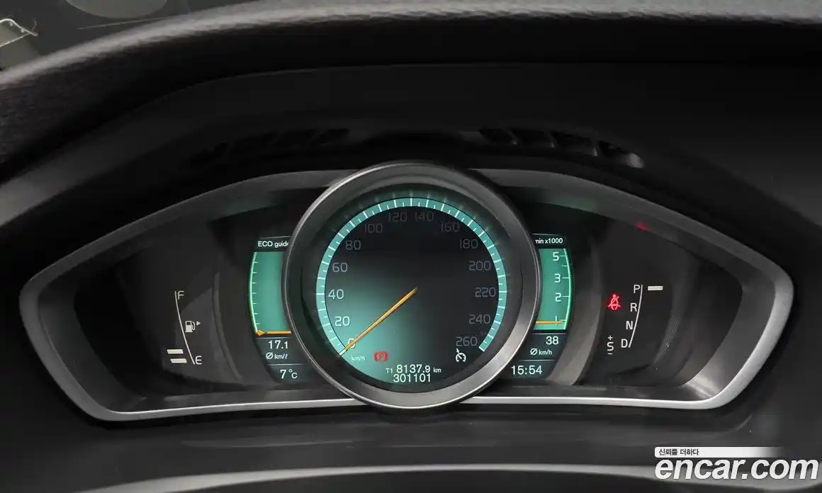 Volvo V40 2014 1.6 Автомат в Москве № 230682, фото 3