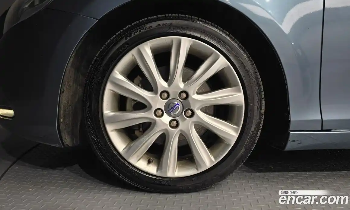 Volvo V40 2014 1.6 Автомат в Москве № 230682, фото 5