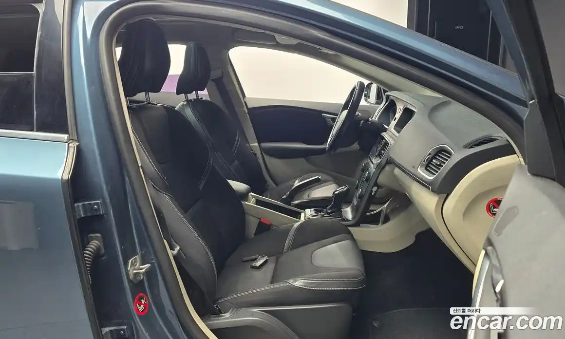 Volvo V40 2014 1.6 Автомат в Москве № 230682, фото 6