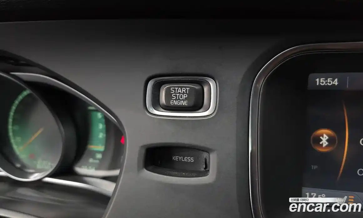 Volvo V40 2014 1.6 Автомат в Москве № 230682, фото 8