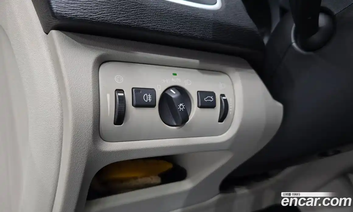 Volvo V40 2014 1.6 Автомат в Москве № 230682, фото 10