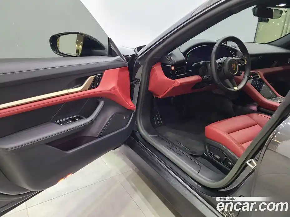 Porsche Taycan 2023 0.6 Автомат в Москве № 231060, фото 11