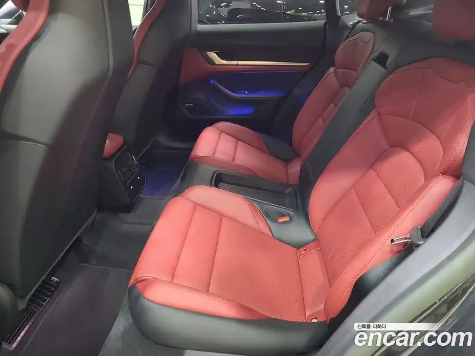 Porsche Taycan 2023 0.6 Автомат в Москве № 231060, фото 10