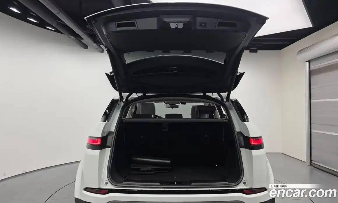 Land Rover Range-Rover Evoque 2022 2.0 Автомат в Москве № 231229, фото 20